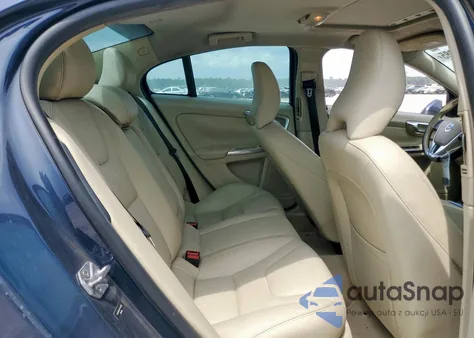 2015 Volvo S60 Premier z USA, uszkodzony, nr VIN YV140MFK8F1343783